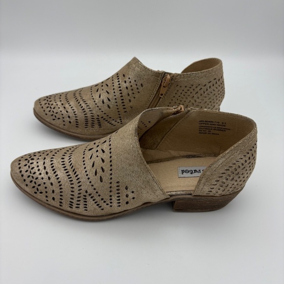 Not Rated Anouk Gold Metallic Shimmer Side Zip Laser Booties; Like New; Size 9.5 - Picture 7 of 15